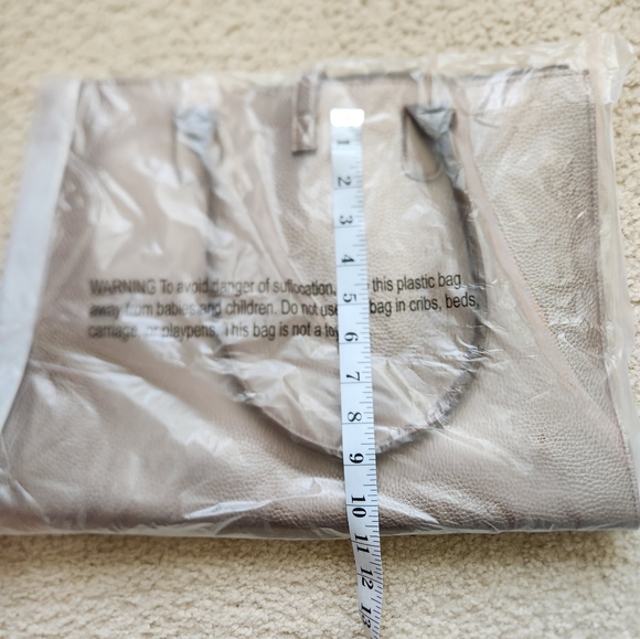 NWT Gold Metallic Tote Bag - Picture 5 of 8